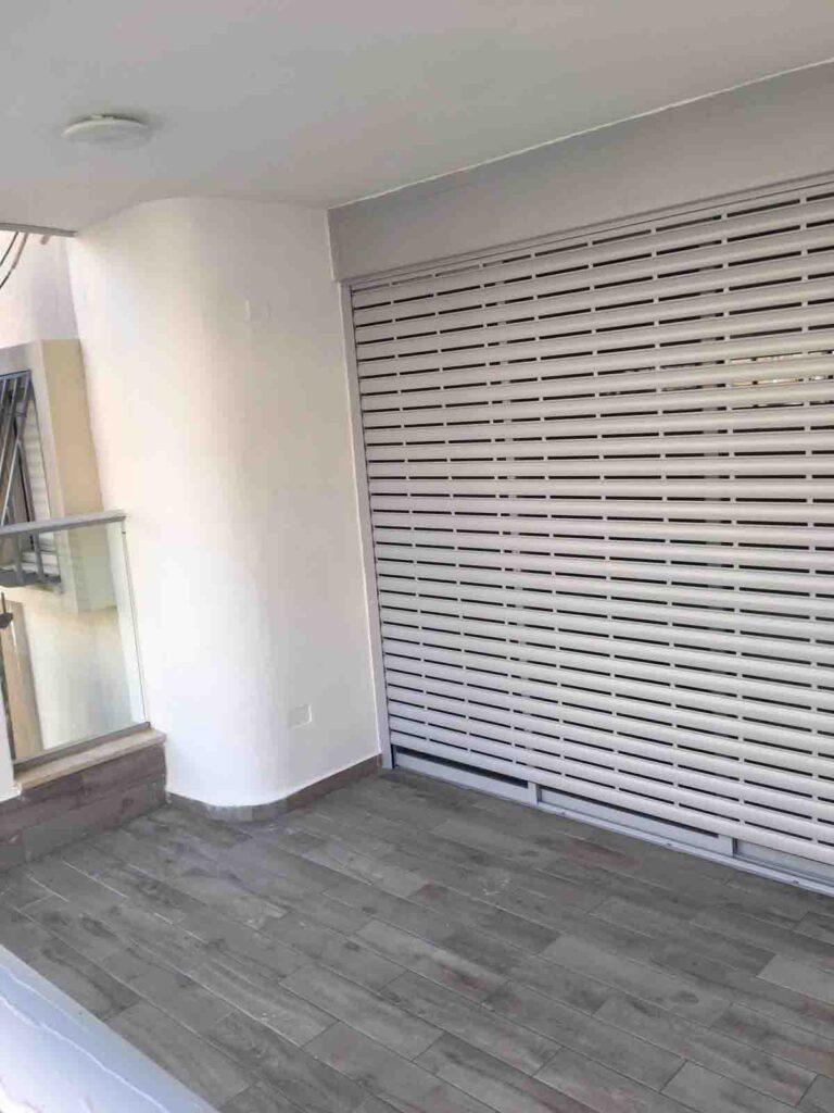 יום הכיפורים 23 חולון הוספת מרפסות שמש . דפן רוני קבלן מרפסות